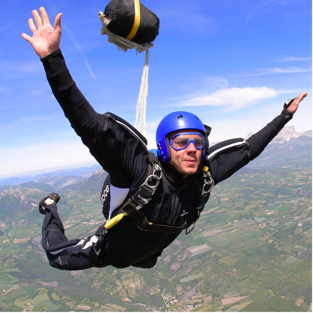 Saut d’un élève pendant sa formation PAC au Skydive Center Tallard