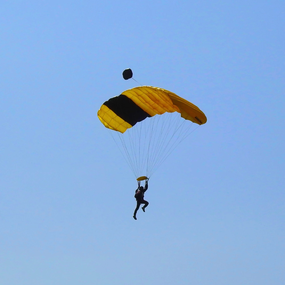 Débutant en parachutisme lors d’un stage PAC à l’aérodrome de Gap Tallard
